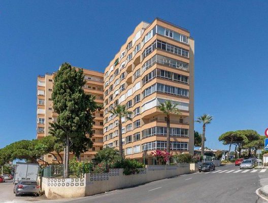 Detienen a un hombre en Calypso por llevar 600 gramos de hachís en un vehículo - 473145637 926918956305880 7625443713490482170 n e1737363520886 Intervención policial en Calypso./ POLICIA LOCAL MIJAS