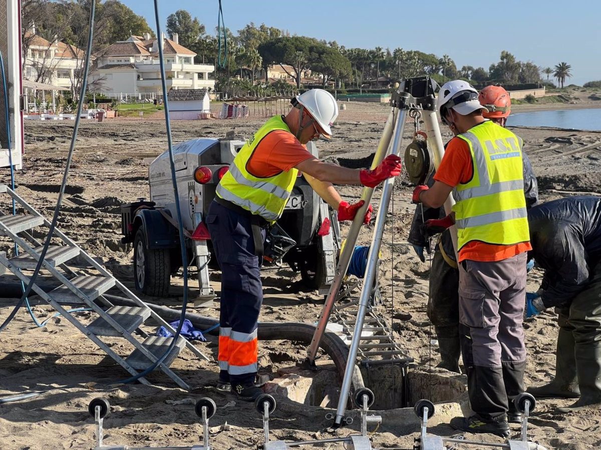 Acosol repara dos tramos de la red de saneamiento de Estepona y Marbella para reducir la conductividad - Acosol
