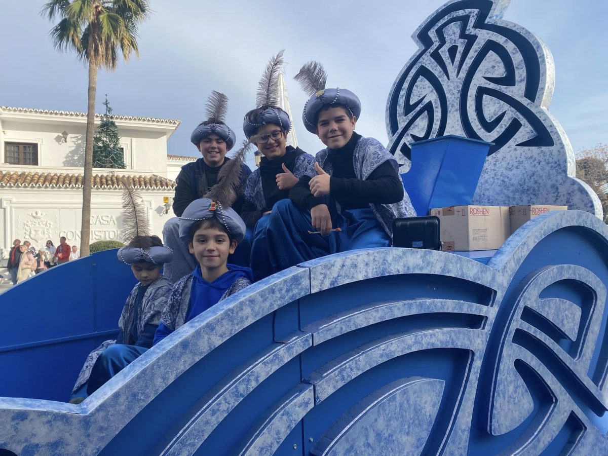 Los Reyes Magos llegan a caballo a Mijas y son los protagonistas de una animada cabalgata - Cabalgata Mijas Los Reyes Magos llegan a caballo a Mijas y son los protagonistas de una animada cabalgata - Cabalgata Mijas