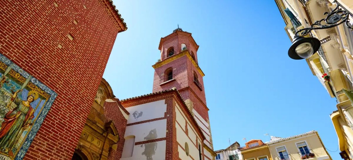 Denunciados cuatro turistas por escalar la fachada de la iglesia de los Mártires en Málaga - Captura de pantalla 2025 01 20 155825 Denunciados cuatro turistas por escalar la fachada de la iglesia de los Mártires en Málaga - Captura de pantalla 2025 01 20 155825