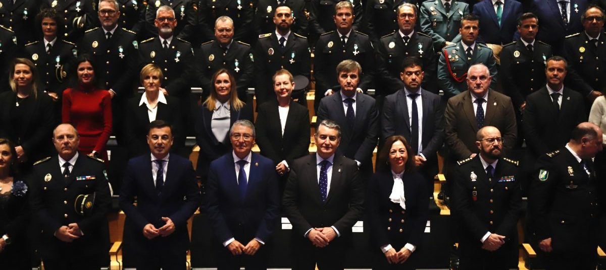 Málaga acoge el acto de entrega de la Orden al Mérito de la Policía Local de Andalucía - FOTO A SANZ MEDALLAS POLICIA LOCAL 130125 2 e1736779723637 Málaga acoge el acto de entrega de la Orden al Mérito de la Policía Local de Andalucía - FOTO A SANZ MEDALLAS POLICIA LOCAL 130125 2 e1736779723637