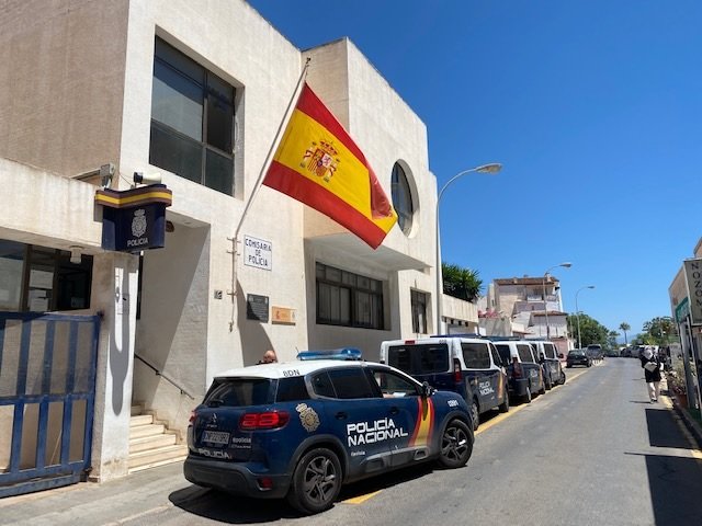 Detenida una pareja británica en Benalmádena tras dejar solos a sus tres hijos en un hotel: dos menores dieron positivo en cocaína - Foto 2 Detenida una pareja británica en Benalmádena tras dejar solos a sus tres hijos en un hotel: dos menores dieron positivo en cocaína - Foto 2