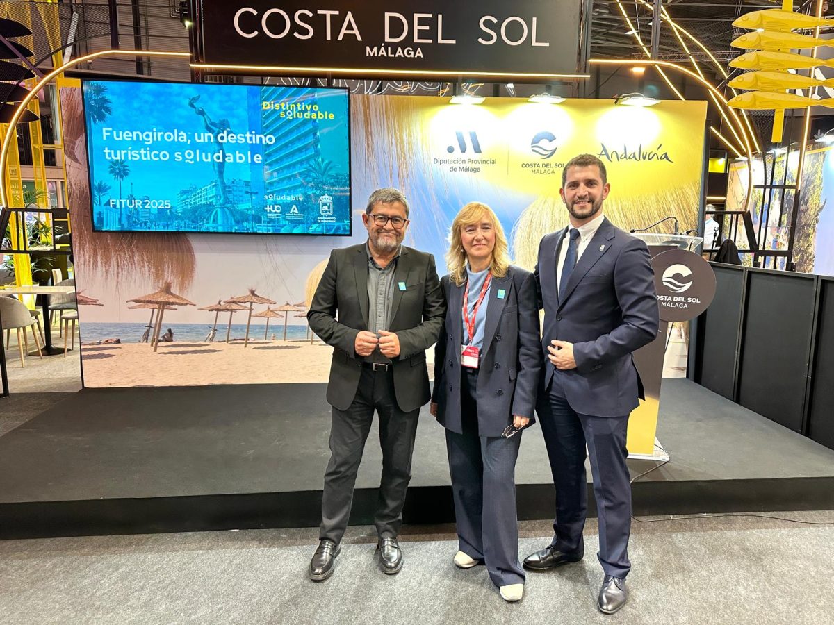 Fuengirola, la ciudad pionera en fotoprotección y prevención del cáncer de piel - Foto de familia tras la presentacion del proyecto Soludable Fuengirola, la ciudad pionera en fotoprotección y prevención del cáncer de piel