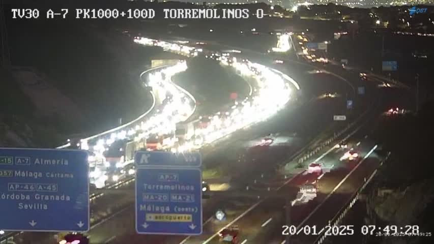 Un accidente en la A-7 a la altura de Benalmádena causa retenciones de hasta 5 kilómetros - Ght9Q VXIAAfIGS Un accidente en la A-7 a la altura de Benalmádena causa retenciones de hasta 5 kilómetros - Ght9Q VXIAAfIGS