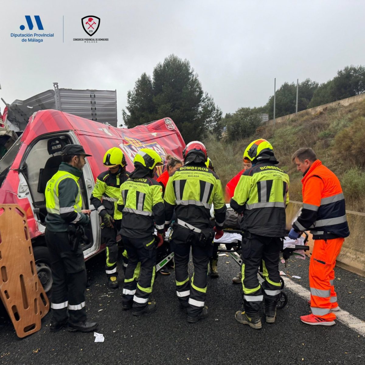Una persona atrapada tras una colisión entre dos vehículos entre Colmenar y Antequera - GiSve5aWoAARp N Una persona atrapada tras una colisión entre dos vehículos entre Colmenar y Antequera - GiSve5aWoAARp N