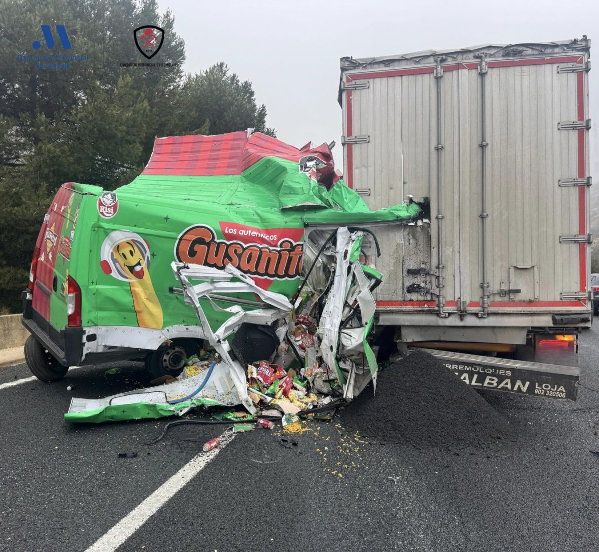 Una persona atrapada tras una colisión entre dos vehículos entre Colmenar y Antequera - GiSve5bWQAAOwK6 Una persona atrapada tras una colisión entre dos vehículos entre Colmenar y Antequera - GiSve5bWQAAOwK6