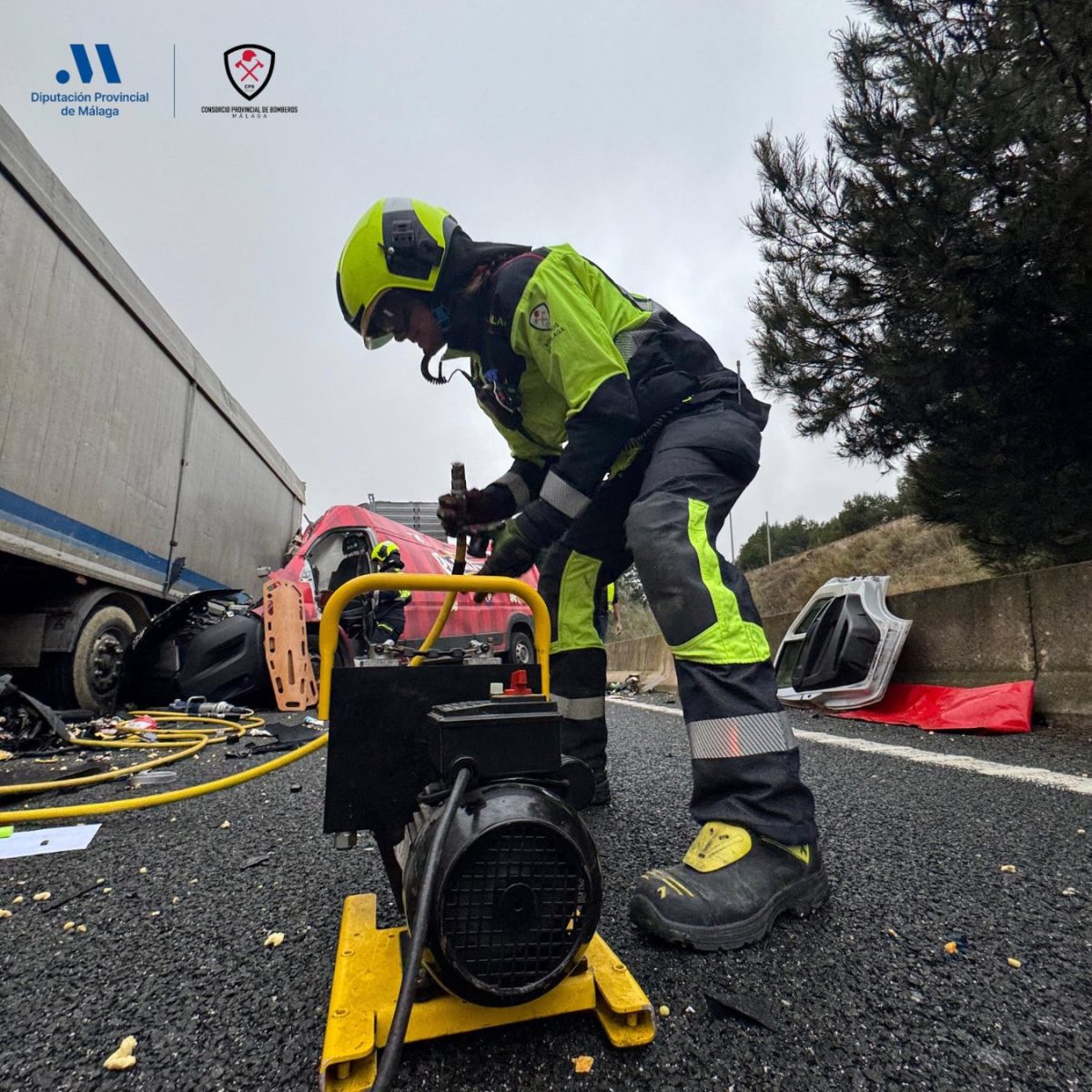 Una persona atrapada tras una colisión entre dos vehículos entre Colmenar y Antequera - GiSve5gWcAAqe2j Una persona atrapada tras una colisión entre dos vehículos entre Colmenar y Antequera - GiSve5gWcAAqe2j