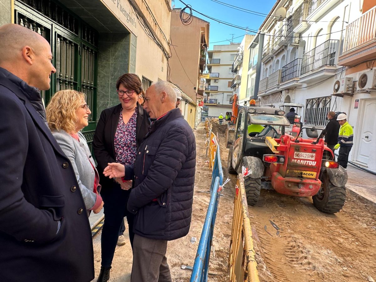 Fuengirola inicia la remodelación integral de la calle Independencia - La alcaldesa Ana Mula durante una momento de su visita a las obras de calle Independencia Fuengirola inicia la remodelación integral de la calle Independencia - La alcaldesa Ana Mula durante una momento de su visita a las obras de calle Independencia