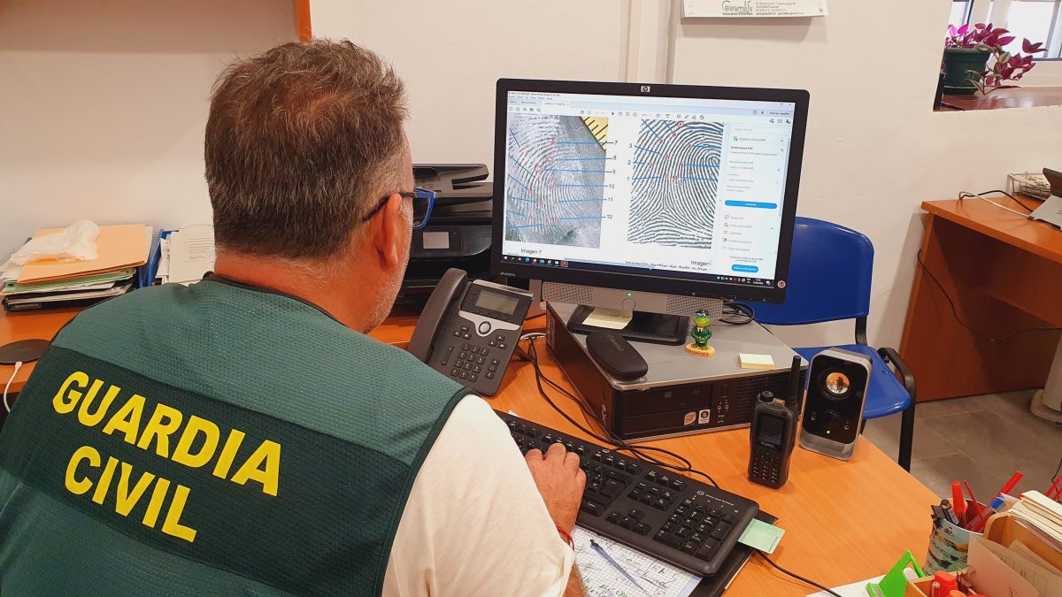 Investigados dos ciudadanos por arrojar piedras a la autovía MA-20 y causar daños a doce vehículos - Op Liar Guardia Civil. Imagen de archivo