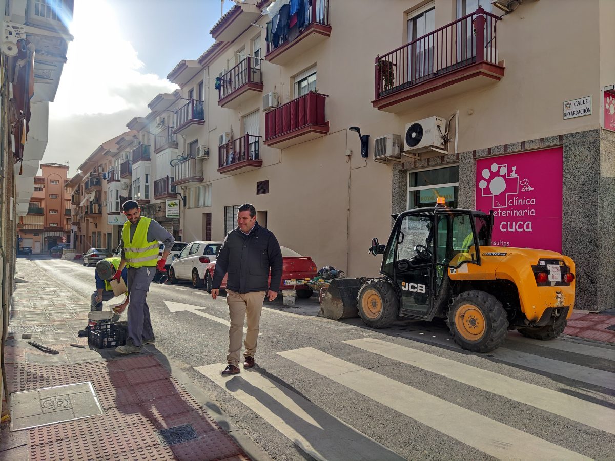 Mijas invierte 150.000 euros en la renovación de tres calles de Las Lagunas para mejorar la accesibilidad - Renovacion calles los rios Mijas invierte 150.000 euros en la renovación de tres calles de Las Lagunas para mejorar la accesibilidad - Renovacion calles los rios