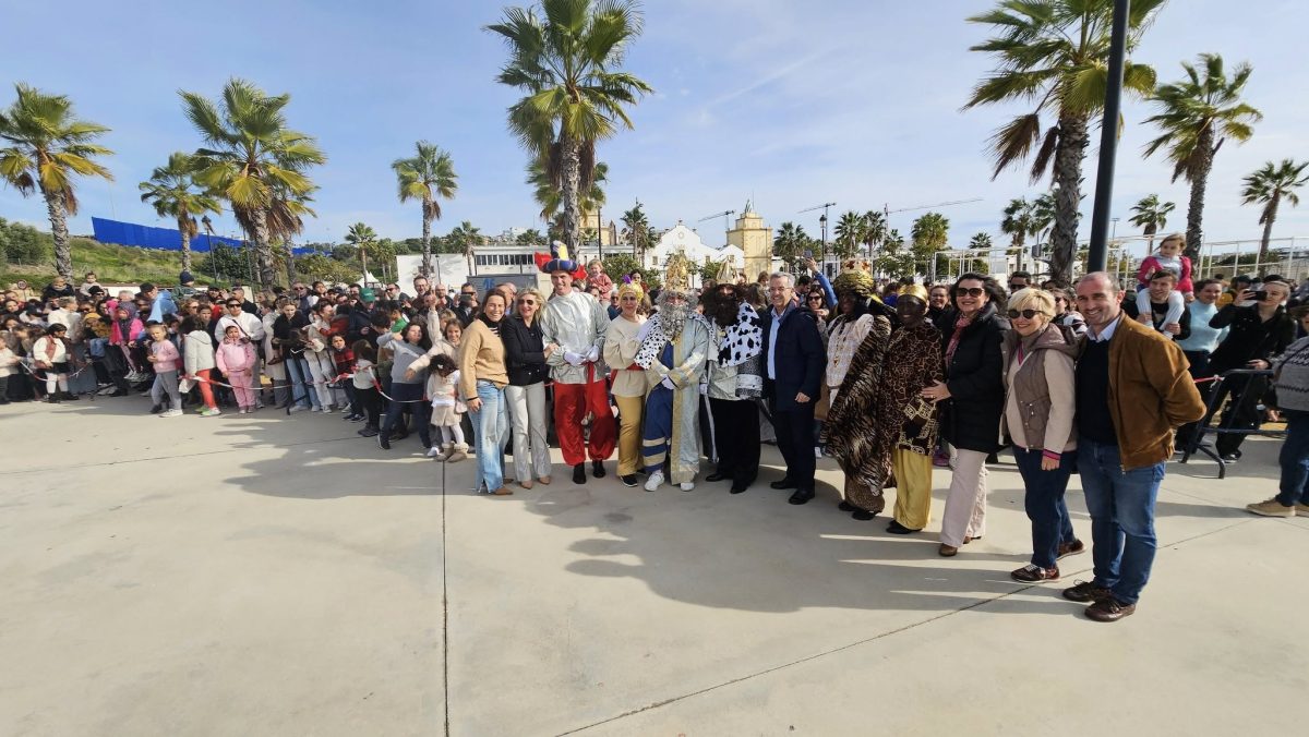 Espectacular llegada de Sus Majestades de Oriente a Estepona: lo hacen en helicóptero - Reyes Magos Estepona Espectacular llegada de Sus Majestades de Oriente a Estepona: lo hacen en helicóptero - Reyes Magos Estepona
