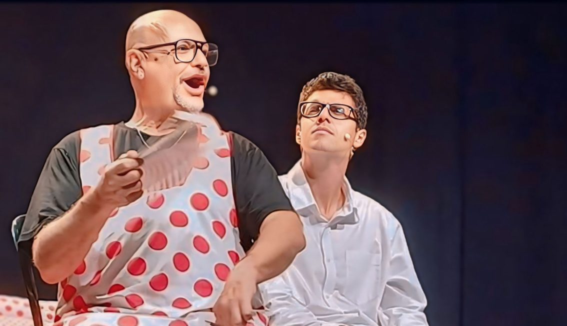 "Dos hombres solo sin punto com ni na": la comedia más longeva de España llega a Tarifa - WhatsApp Image 2025 01 15 at 13.06.04 e1736943574174 "Dos hombres solo sin punto com ni na": la comedia más longeva de España llega a Tarifa - WhatsApp Image 2025 01 15 at 13.06.04 e1736943574174