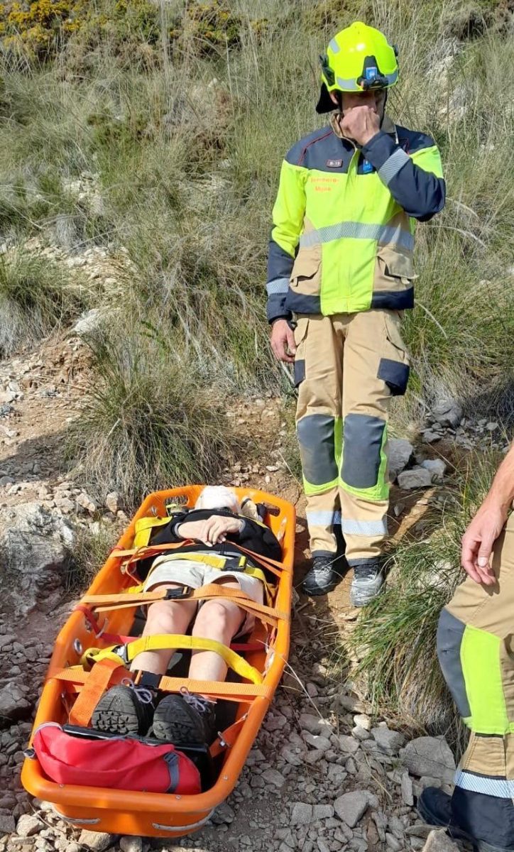 Los Bomberos de Mijas rescatan a una senderista de 68 años en la Sierra de Mijas - articulos 51163 Los Bomberos de Mijas rescatan a una senderista de 68 años en la Sierra de Mijas - articulos 51163