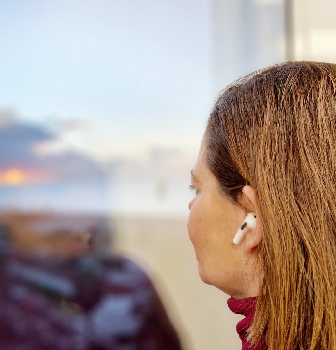 La OMS alerta que más de mil millones de jóvenes están en riesgo de perder la audición por el uso de auriculares - audicion otorrinolaringologia quironsalud marbella La OMS alerta que más de mil millones de jóvenes están en riesgo de perder la audición por el uso de auriculares - audicion otorrinolaringologia quironsalud marbella