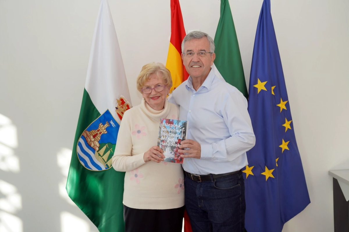 Jennifer Longhurst, una embajadora de Estepona, publica una completa guía turística en inglés - guia turistica estepona garcia urbano Jennifer Longhurst, una embajadora de Estepona, publica una completa guía turística en inglés - guia turistica estepona garcia urbano