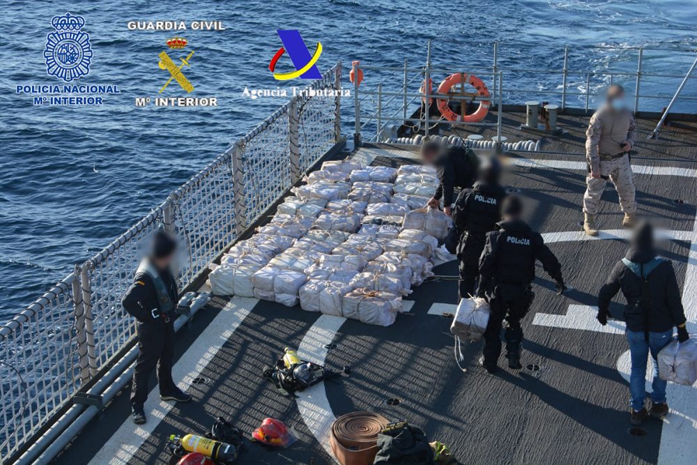 ¿Qué valor tiene una vida? La de un policía de aduanas en España, 1400 euros al mes - 003 ¿Qué valor tiene una vida? La de un policía de aduanas en España, 1400 euros al mes - 003