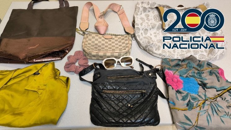 Detenidas tres mujeres por 24 hurtos en autobuses públicos de Málaga - 20250217 foto efectos intervenidos Detenidas tres mujeres por 24 hurtos en autobuses públicos de Málaga - 20250217 foto efectos intervenidos