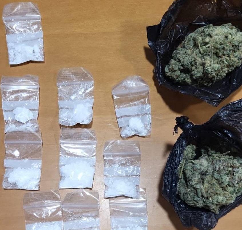 Detenida en Mijas una ‘delivery’ de droga con cocaína y marihuana en su coche - 475746042 936474808683628 6363176081092737709 n e1738576483858 Agentes intervienen cocaína y marihuana a una mujer en Mijas./ POLICÍA LOCAL