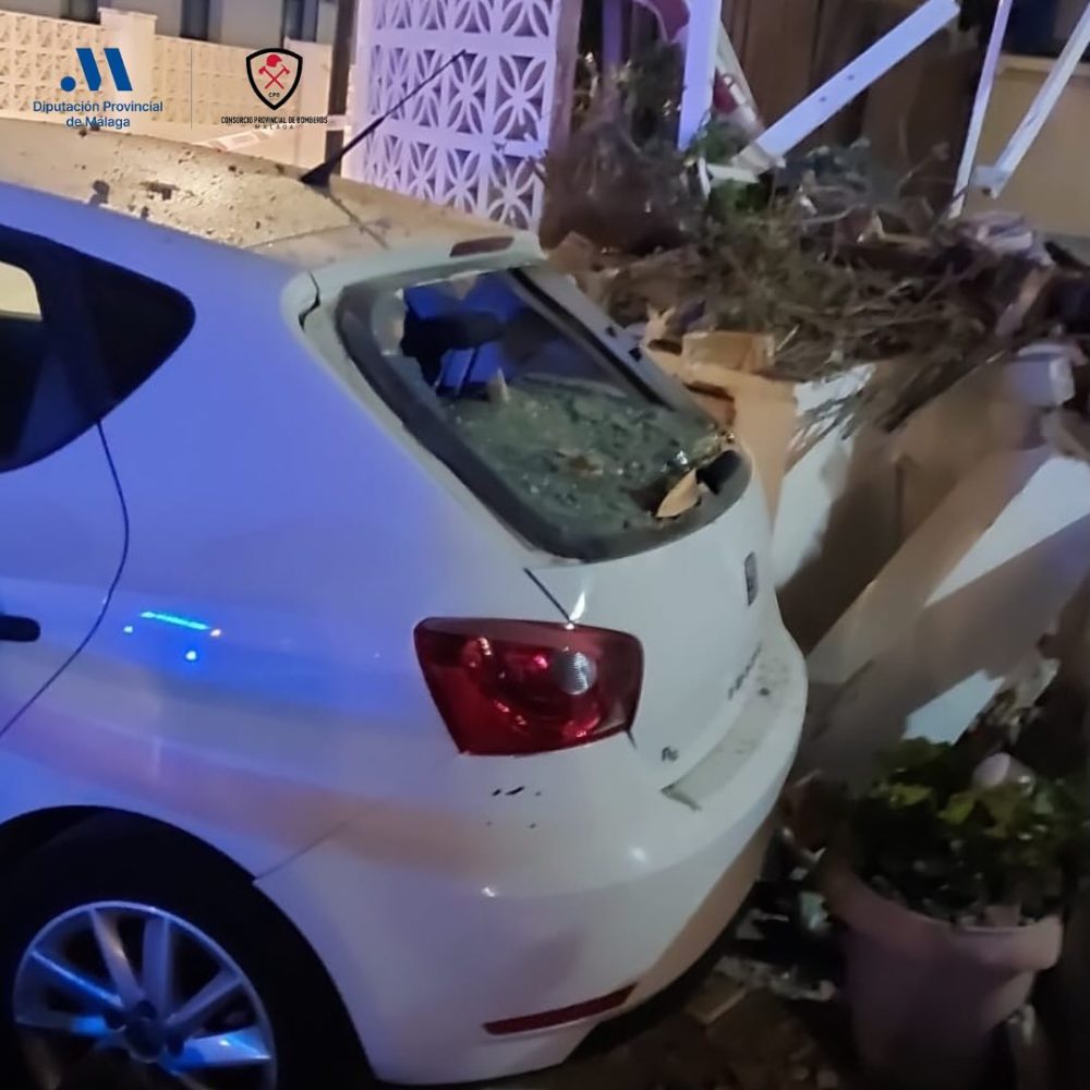 Susto en Torremolinos: el derrumbe de un muro daña dos coches y una moto - 481138951 18357533515132513 1327291087078521598 n Susto en Torremolinos: el derrumbe de un muro daña dos coches y una moto - 481138951 18357533515132513 1327291087078521598 n