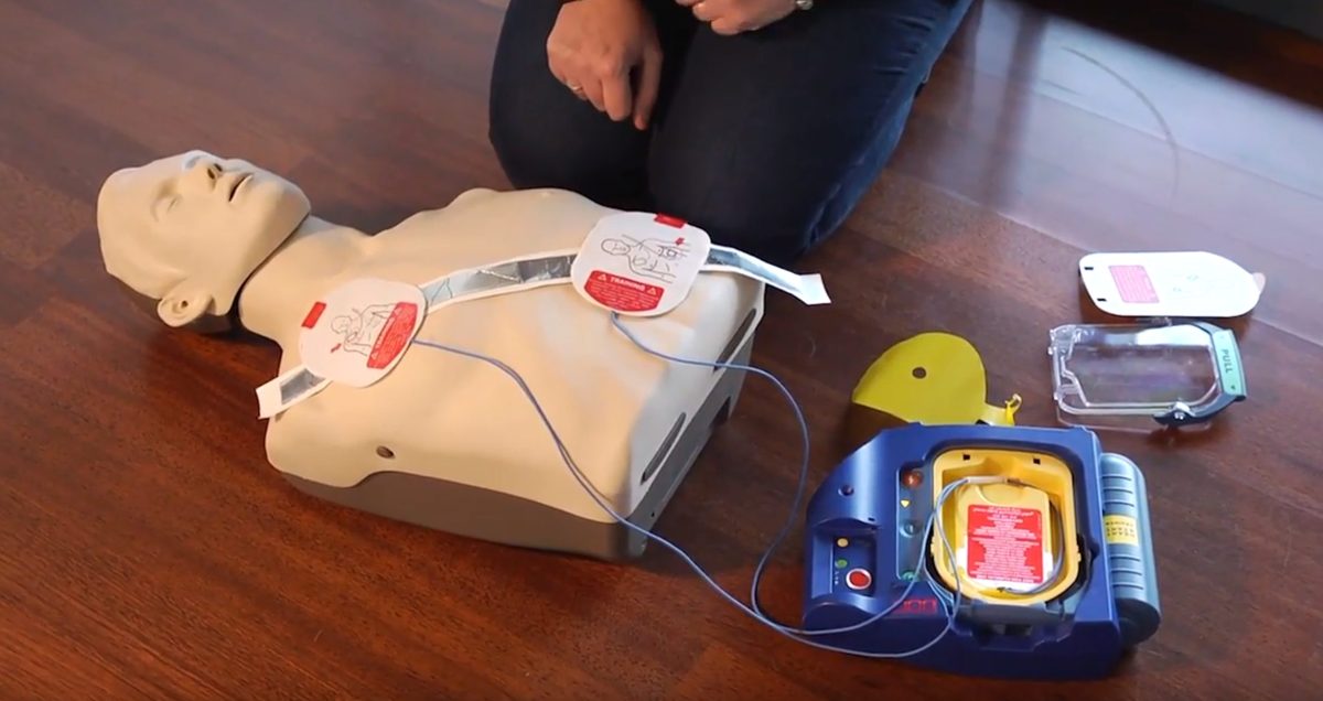 Salvan la vida a un hombre en Marbella gracias a un desfibrilador de un colegio - DOC DESFIBRILADOR COMO SE USA cardioproteccion Salvan la vida a un hombre en Marbella gracias a un desfibrilador de un colegio - DOC DESFIBRILADOR COMO SE USA cardioproteccion