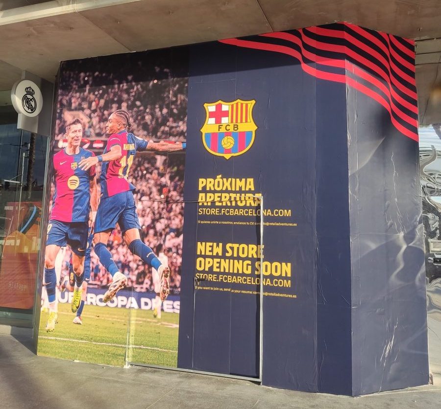 El Clásico también en el Muelle Uno: el Barça abre tienda junto al Madrid y desata la ira del malaguismo - Gi9Rk2wWIAAUETK e1738753059827 El Clásico también en el Muelle Uno: el Barça abre tienda junto al Madrid y desata la ira del malaguismo - Gi9Rk2wWIAAUETK e1738753059827
