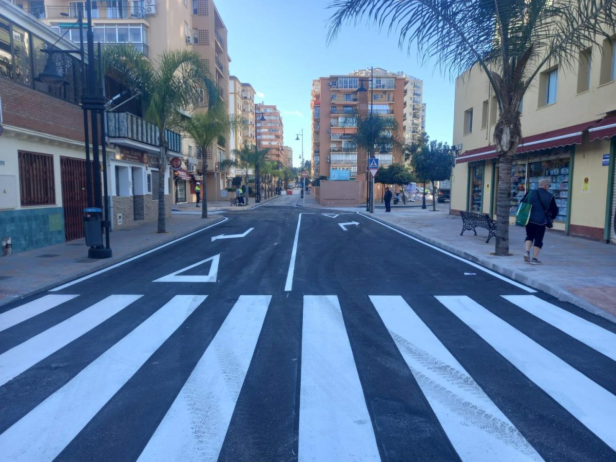 Finaliza la reordenación del tráfico en la avenida de Acapulco para mejorar la circulación en Los Boliches - Imagen de la avenida Acapulco tras los trabajos para reordenar el trafico Finaliza la reordenación del tráfico en la avenida de Acapulco para mejorar la circulación en Los Boliches - Imagen de la avenida Acapulco tras los trabajos para reordenar el trafico