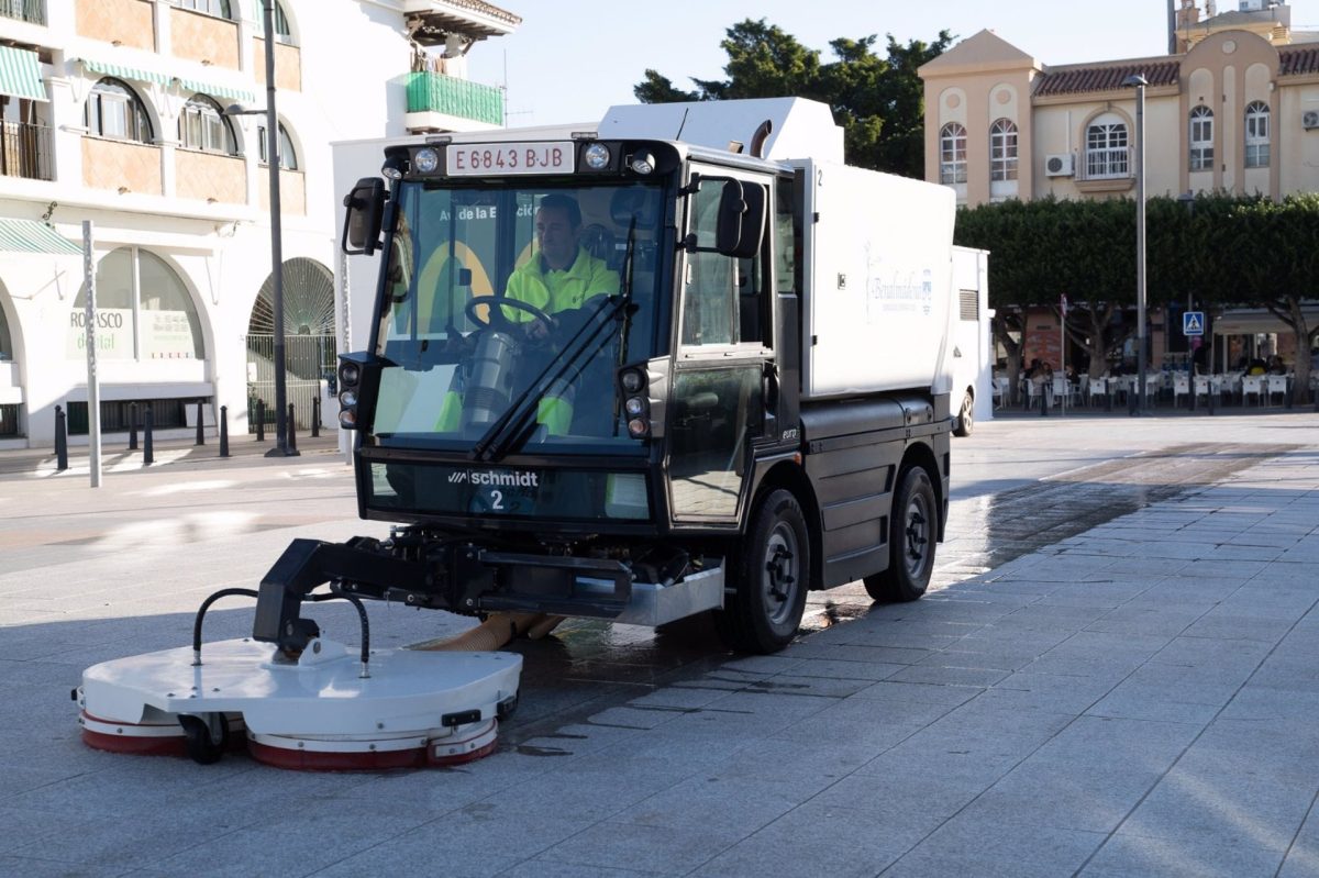 Benalmádena adquiere dos vehículos con decapadora para limpieza de los pavimentos más porosos - Limpieza Benalmadena Benalmádena adquiere dos vehículos con decapadora para limpieza de los pavimentos más porosos - Limpieza Benalmadena