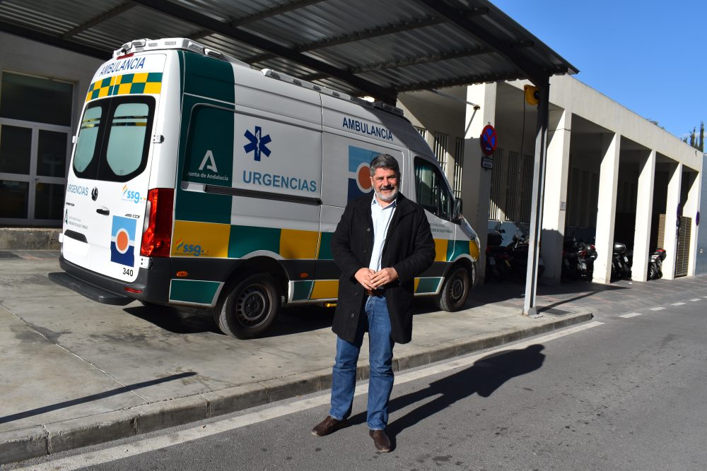 El PSOE de Mijas denuncia el colapso del Hospital Costa del Sol - ROY PEREZ A LAS PUERTAS DEL URGENCIAS DEL CENTRO DE SALUD DE LAS LAGUNAS Roy Pérez a las puertas de Urgencias del Centro de Salud de Las Lagunas