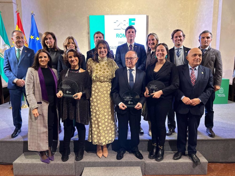 Ronda galardona a la cantante María Villalón y los colectivos Amaro e Iruá con los premios del Día de Andalucía - Reconocidos Ronda Ronda galardona a la cantante María Villalón y los colectivos Amaro e Iruá con los premios del Día de Andalucía - Reconocidos Ronda