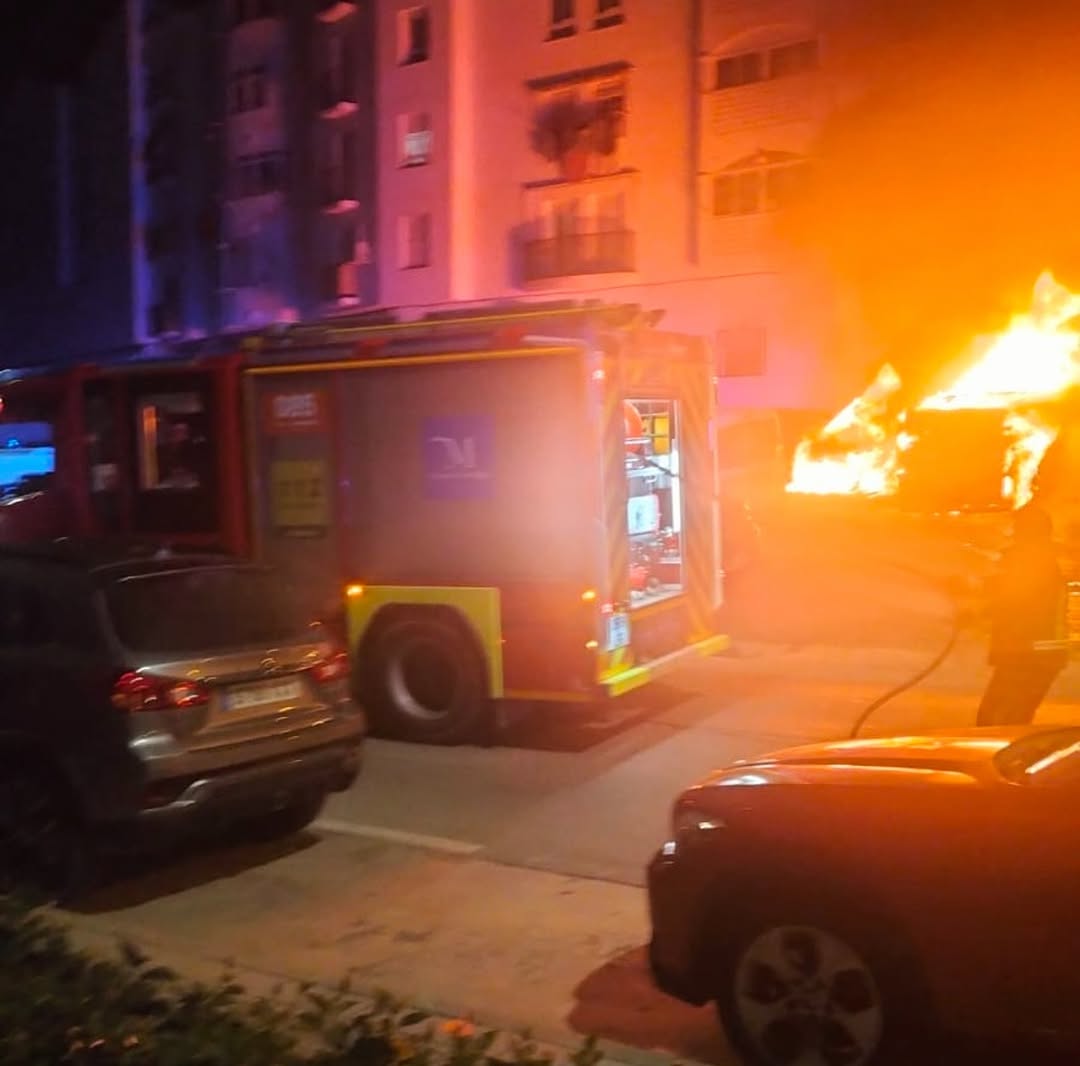 Una mujer de 82 años hospitalizada tras el incendio de un vehículo en Vélez-Málaga - SaveClip.App 480778527 17914995321073305 7371537924356037094 n Una mujer de 82 años hospitalizada tras el incendio de un vehículo en Vélez-Málaga - SaveClip.App 480778527 17914995321073305 7371537924356037094 n