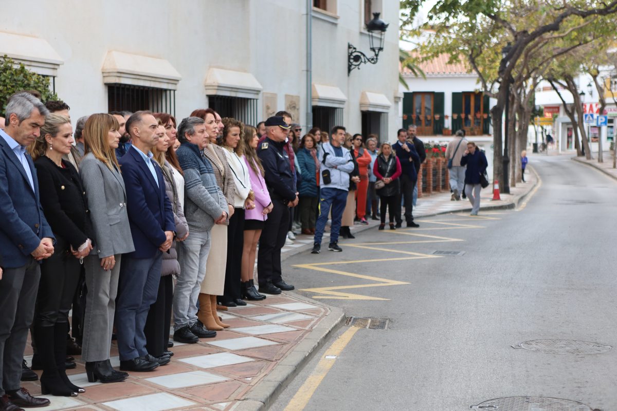 Benalmádena guarda un minuto de silencio por el asesinato machista de Lina - WhatsApp Image 2025 02 10 at 13.11.35 Benalmádena guarda un minuto de silencio por el asesinato machista de Lina - WhatsApp Image 2025 02 10 at 13.11.35