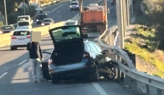 Un accidente en la A-7 en Cancelada provoca retenciones de más de 2 kilómetros - WhatsApp Image 2025 02 14 at 10.41.47 e1739526138274 Un accidente en la A-7 en Cancelada provoca retenciones de más de 2 kilómetros - WhatsApp Image 2025 02 14 at 10.41.47 e1739526138274