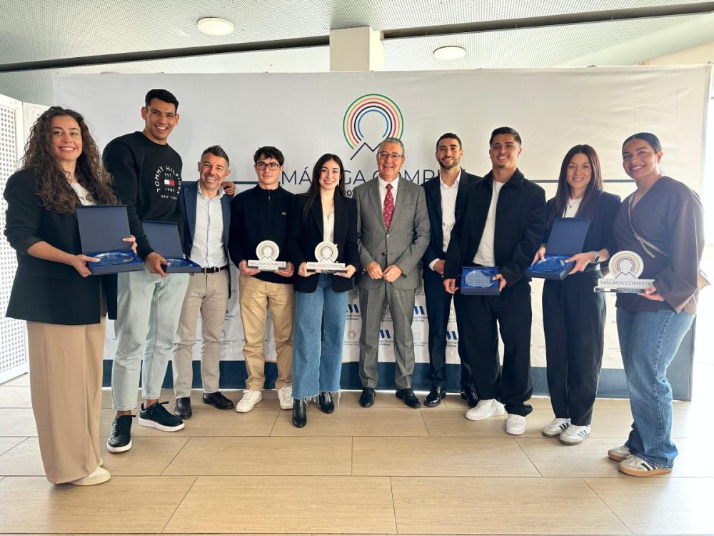 La fuengiroleña Natalia Baldizzone y el esteponero Rafa Montero, galardonados como ‘Profeta en tu tierra’ 2025 - foto de familia premios profeta en tu tierra La fuengiroleña Natalia Baldizzone y el esteponero Rafa Montero, galardonados como ‘Profeta en tu tierra’ 2025 - foto de familia premios profeta en tu tierra