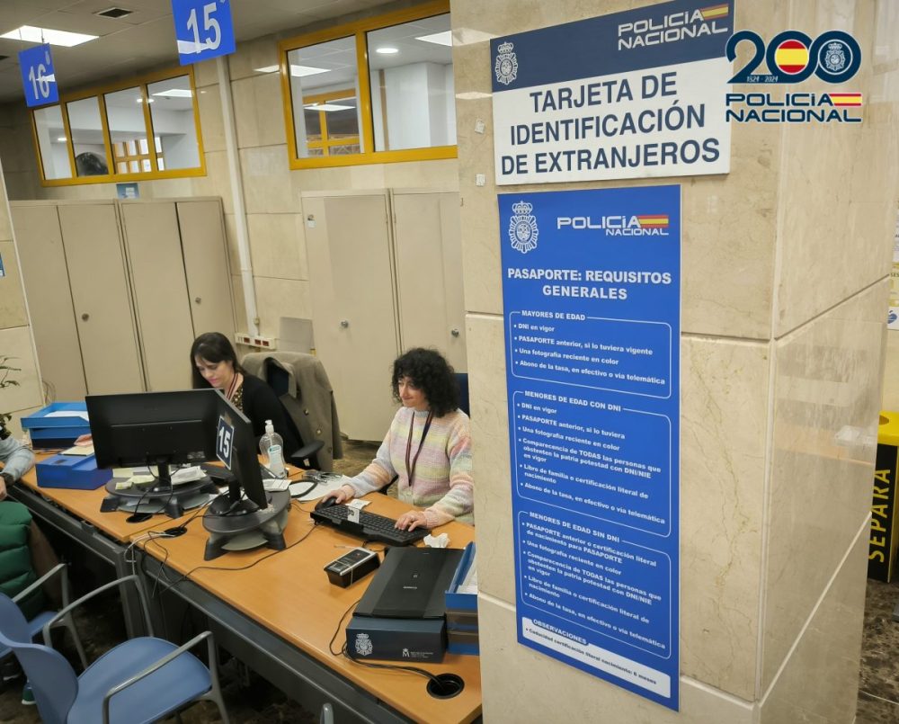 Dos detenidos en Málaga por vender citas falsas de extranjería por hasta 300 euros - operacion asilo 2 Dos detenidos en Málaga por vender citas falsas de extranjería por hasta 300 euros - operacion asilo 2