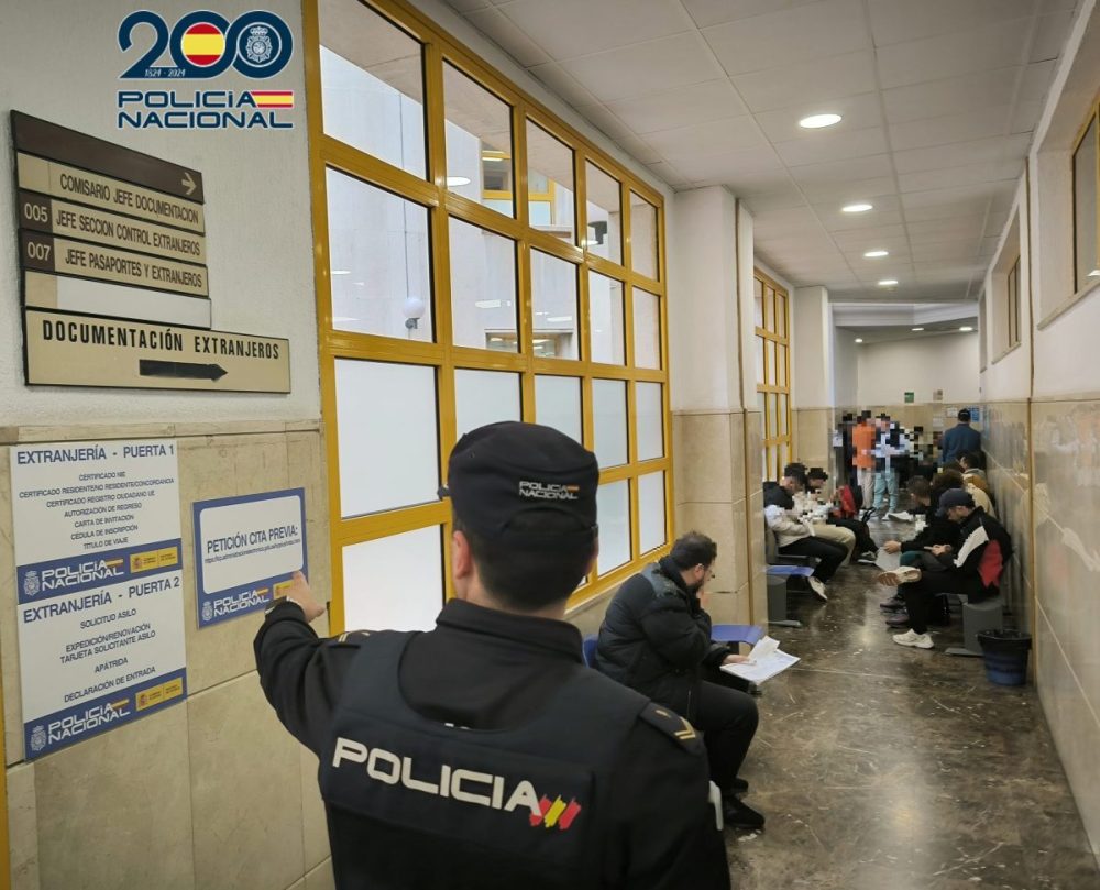 Dos detenidos en Málaga por vender citas falsas de extranjería por hasta 300 euros - operacion asilos 1 Dos detenidos en Málaga por vender citas falsas de extranjería por hasta 300 euros - operacion asilos 1