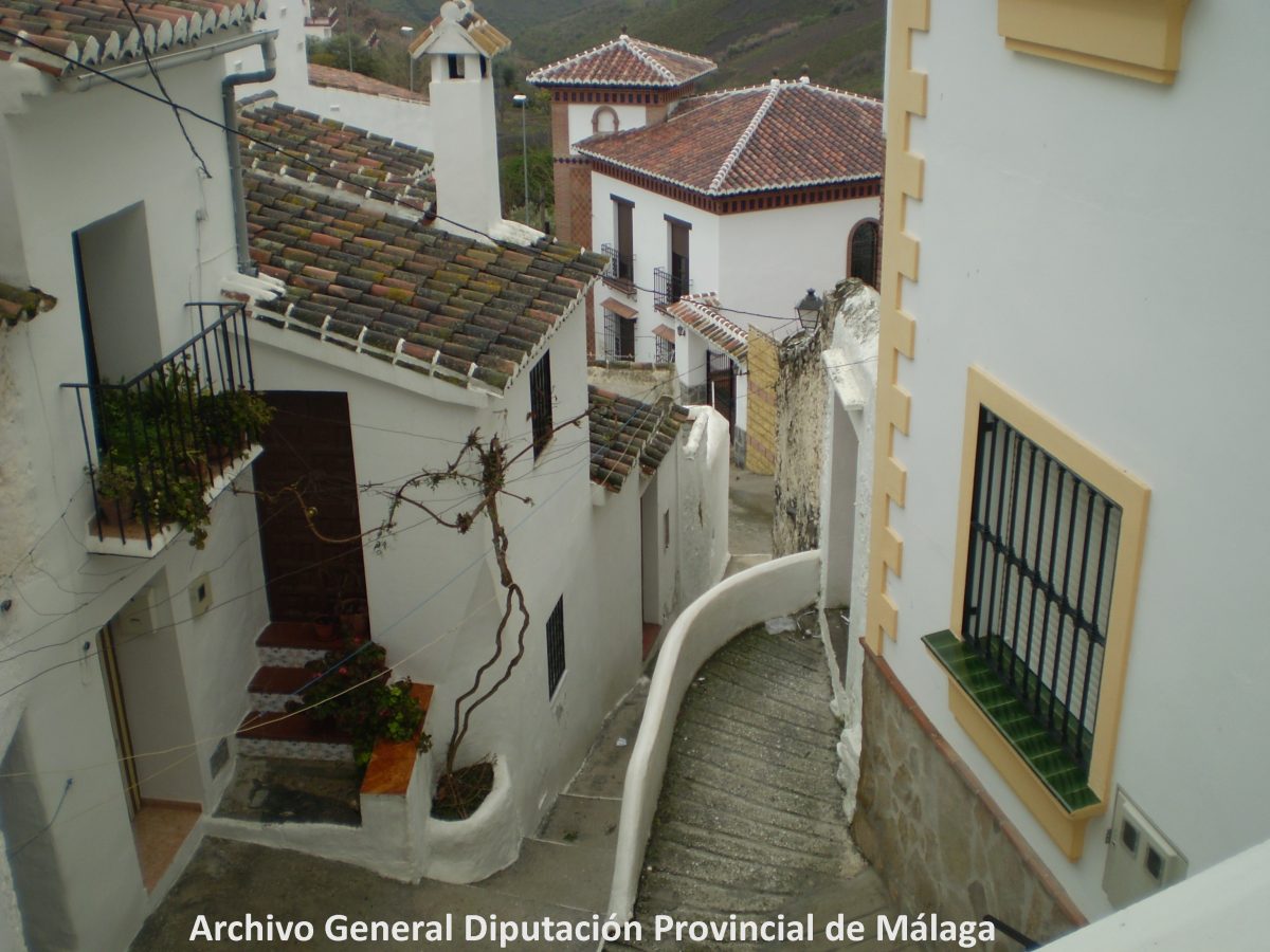 Los 11 pueblos más bonitos de Málaga según National Geographic - sedella. callejon Los 11 pueblos más bonitos de Málaga según National Geographic - sedella. callejon