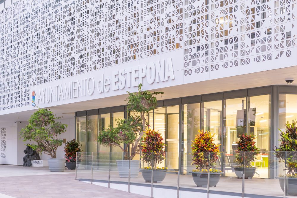 Estepona destinará 20 millones esta legislatura para saldar la deuda heredada de gobiernos anteriores - 020 2P6A9117 Mejorado NR Ayuntamiento Estepona Fachada