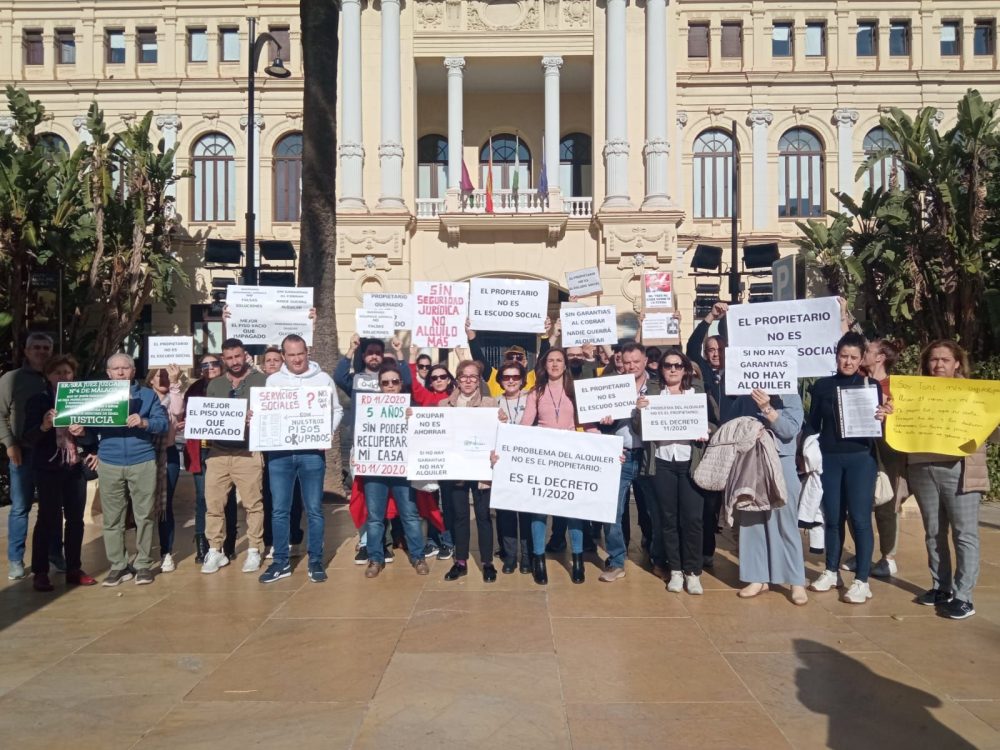 Propietarios de viviendas se movilizan de nuevo en Málaga contra la inseguridad jurídica frente a los okupas - 472786052 1190925906371363 2472715518981607880 n Propietarios de viviendas se movilizan de nuevo en Málaga contra la inseguridad jurídica frente a los okupas - 472786052 1190925906371363 2472715518981607880 n