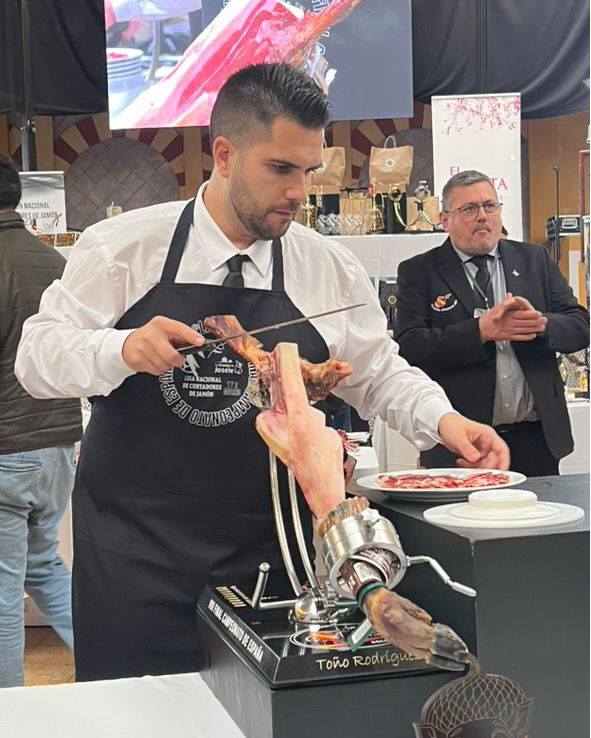 El casareño Toño Rodríguez logra el tercer puesto en el VIII Campeonato de España de Cortadores de Jamón - 479130442 1113761907462692 4854952384172537132 n El casareño Toño Rodríguez logra el tercer puesto en el VIII Campeonato de España de Cortadores de Jamón - 479130442 1113761907462692 4854952384172537132 n