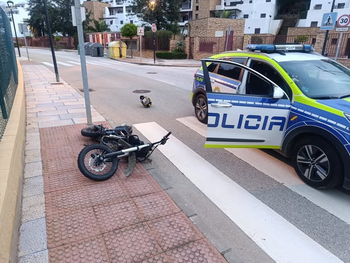 Un menor de 13 años embiste a un agente y huye en moto en La Cala - 481086722 969618108702631 1844307235816948345 n Un menor de 13 años embiste a un agente y huye en moto en La Cala - 481086722 969618108702631 1844307235816948345 n