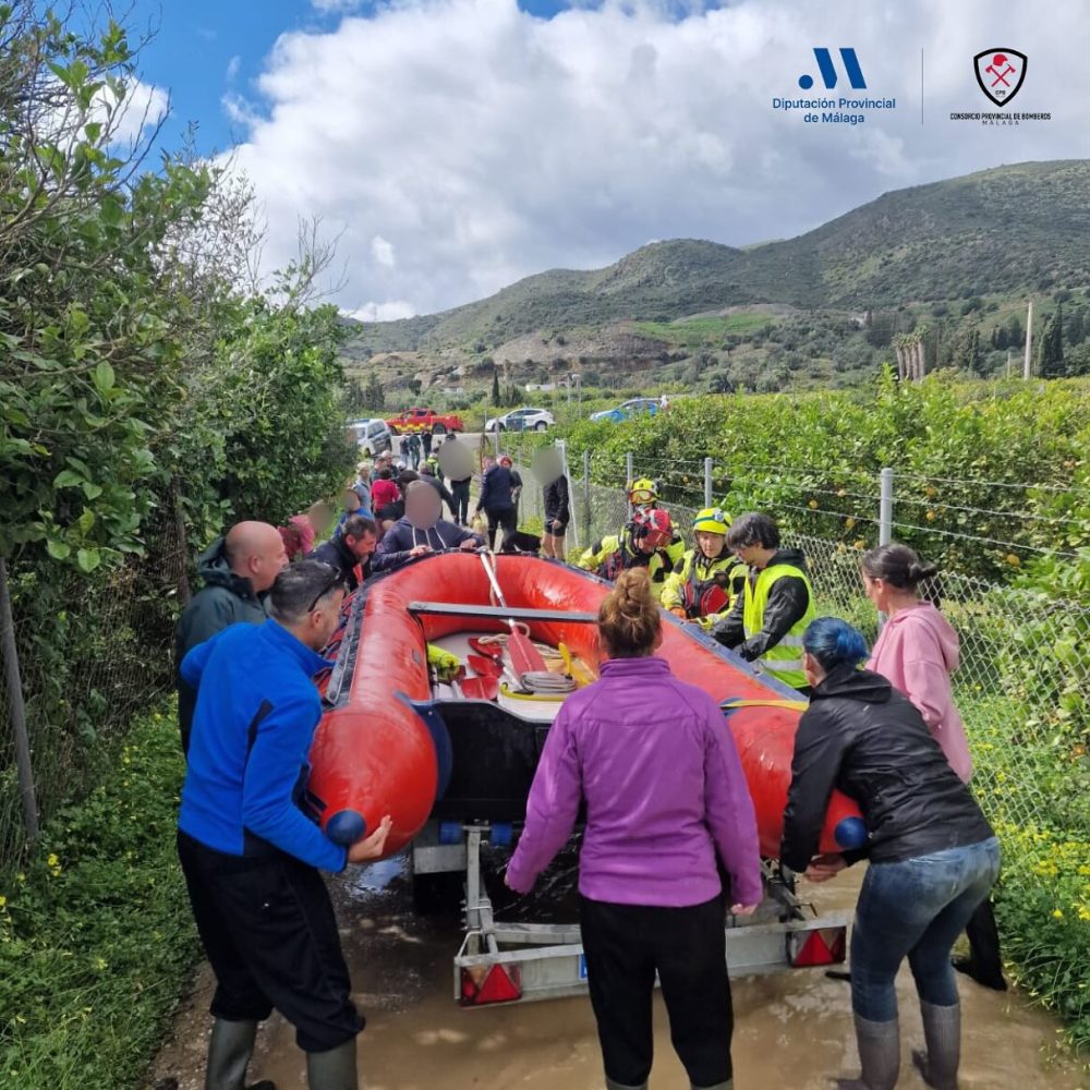Rescatan a 16 perros y 6 voluntarios de un refugio inundado en Cártama - 484564581 18360289426132513 3323354243977854488 n Rescatan a 16 perros y 6 voluntarios de un refugio inundado en Cártama - 484564581 18360289426132513 3323354243977854488 n
