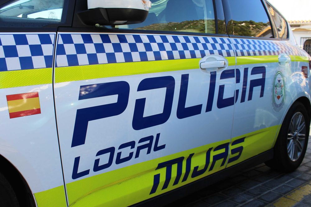 Detenido en Mijas tras conducir borracho y amenazar gravemente a su pareja - DETALLE VEHICULO POLICIA Coche de la Policía Local de Mijas.