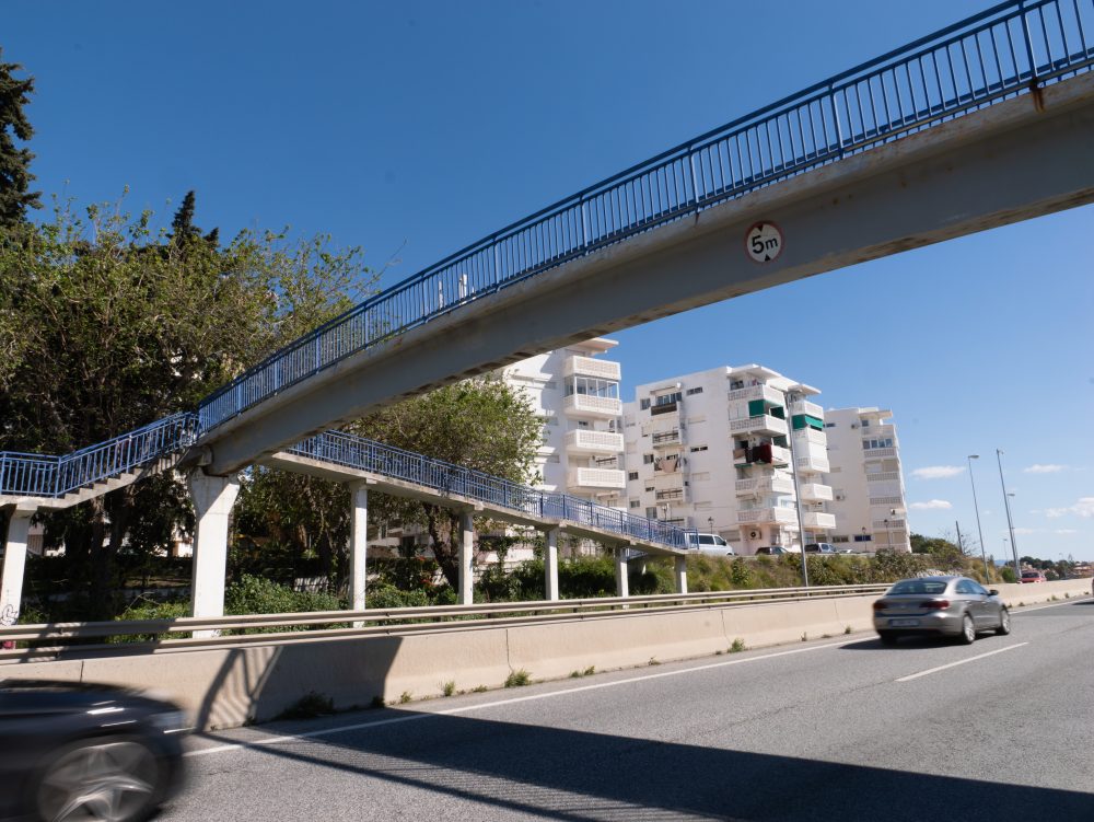 El paso elevado de Parque Antena, en Estepona, lleva cuatro meses cerrado - FOTO PASARELA AUTOVIA PARQUE ANTENA 26 03 25 7 El paso elevado de Parque Antena, en Estepona, lleva cuatro meses cerrado - FOTO PASARELA AUTOVIA PARQUE ANTENA 26 03 25 7