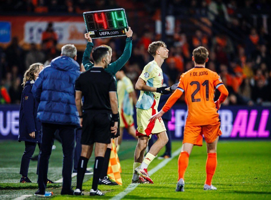 "¿Los pitos? Me los esperaba. Soy de Málaga y no tengo miedo de nada", Dean Huijsen - "¿Los pitos? Me los esperaba. Soy de Málaga y no tengo miedo de nada", Dean Huijsen -