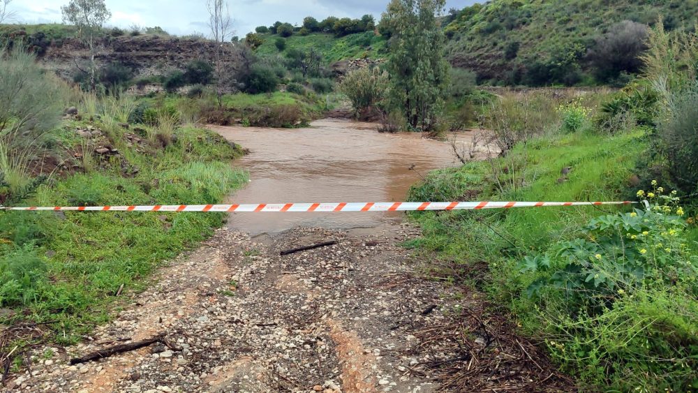 Estepona corta los pasos fluviales de varios ríos y arroyos, ante la crecida del nivel - IMG 20250306 WA0007 Estepona corta los pasos fluviales de varios ríos y arroyos, ante la crecida del nivel - IMG 20250306 WA0007