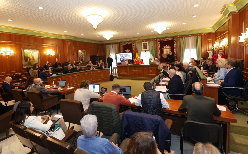 Marbella solicita al Gobierno la condonación de su deuda y un aumento del 5% en los ingresos estatales - IMG 0187 Pleno Ayuntamiento de Marbella.