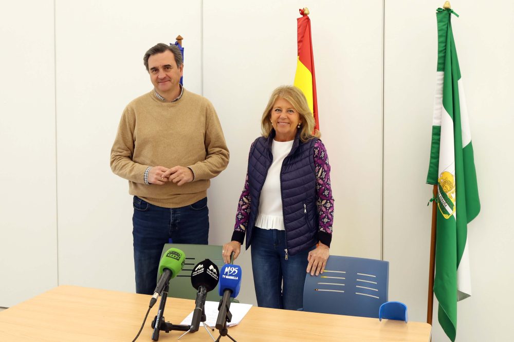 Más de 100 nuevas viviendas de protección pública en régimen de alquiler en San Pedro Alcántara - KF5A9331 Félix Romero y Ángeles Muñoz tras la Junta Local de Gobierno en Marbella.