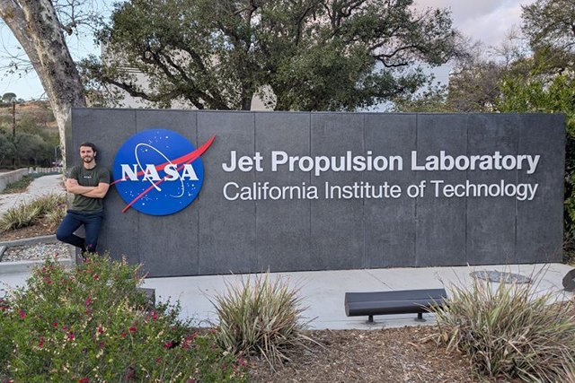 De Málaga a la NASA: Federico Lozano investiga cómo mejorar las comunicaciones de los róvers lunares - NASA De Málaga a la NASA: Federico Lozano investiga cómo mejorar las comunicaciones de los róvers lunares - NASA