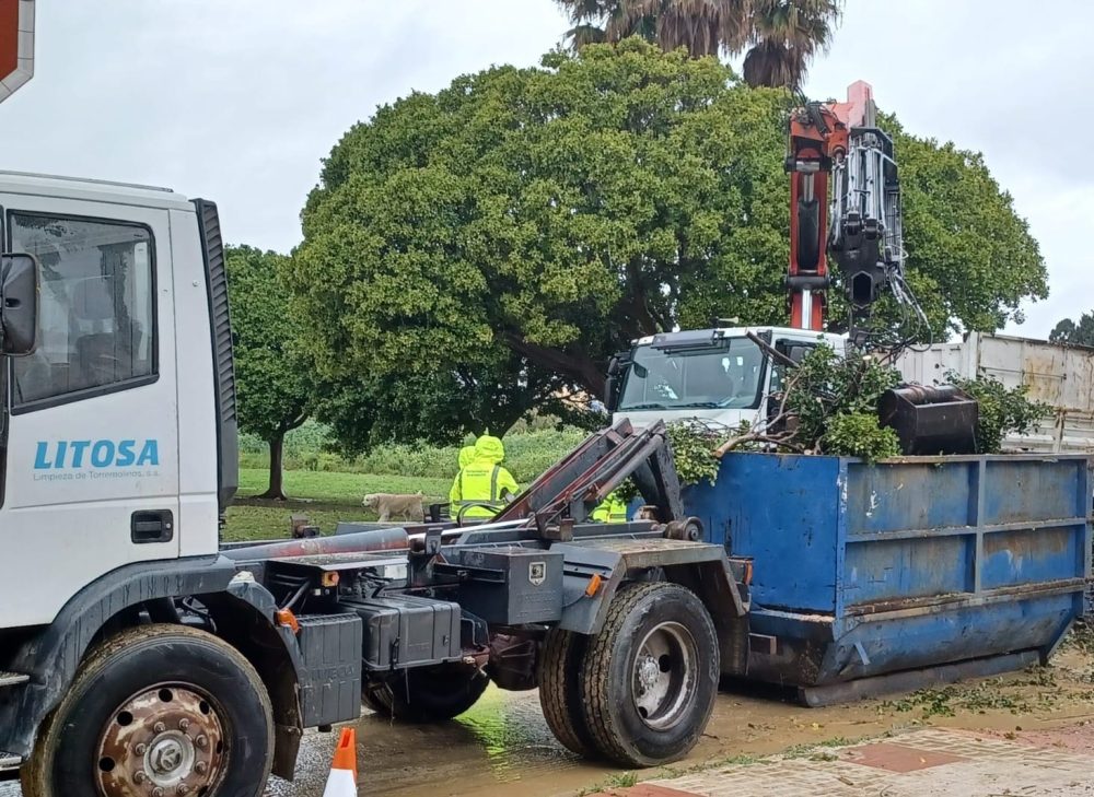 Torremolinos despliega un operativo ante las intensas lluvias y se prepara para una nueva borrasca - WhatsApp Image 2025 03 10 at 13.46.44 2 Torremolinos despliega un operativo ante las intensas lluvias y se prepara para una nueva borrasca - WhatsApp Image 2025 03 10 at 13.46.44 2