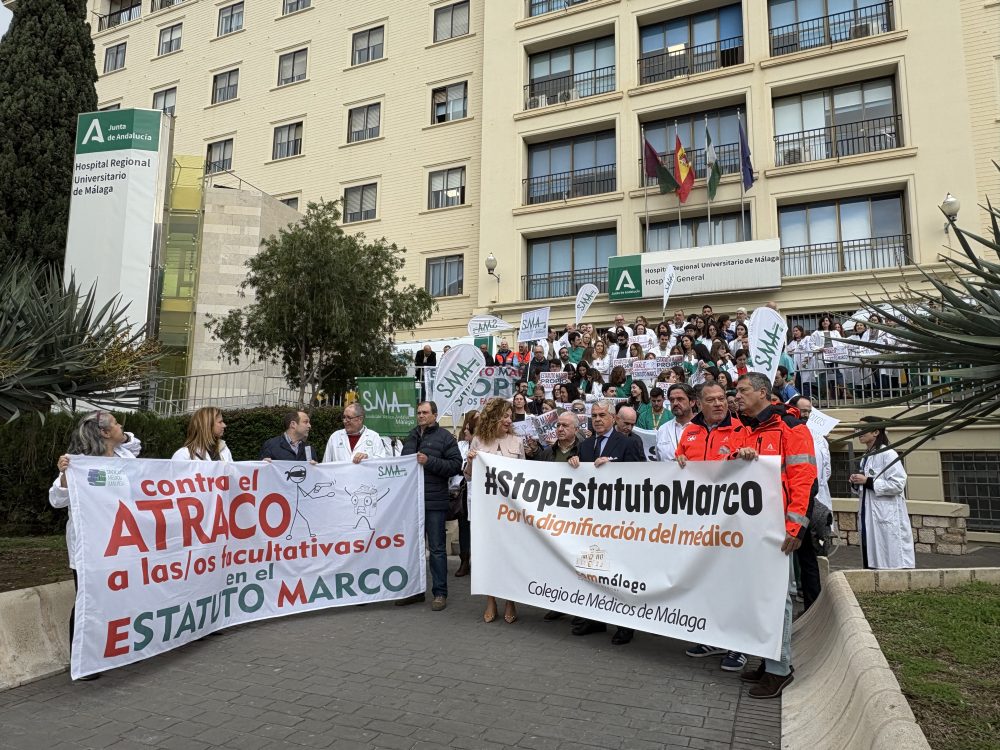 Los médicos de Málaga se vuelven a concentrar para rechazar el Estatuto Marco del Ministerio de Sanidad - YDRAY IMG 9437 Los médicos de Málaga se vuelven a concentrar para rechazar el Estatuto Marco del Ministerio de Sanidad - YDRAY IMG 9437